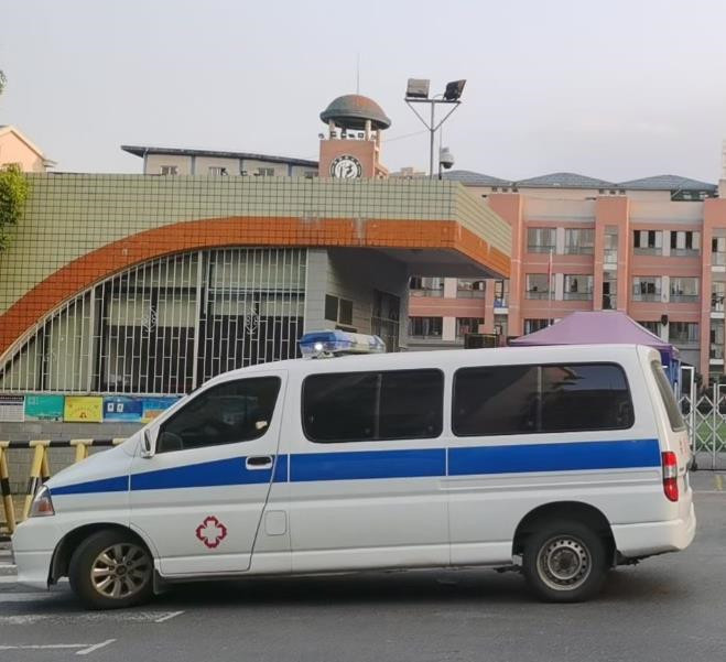 青龙救护车出租护送骨折病人一公里多少钱